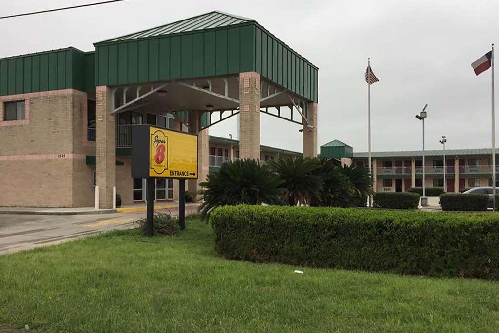 Super 8 By Wyndham Seguin Hotel Exterior foto